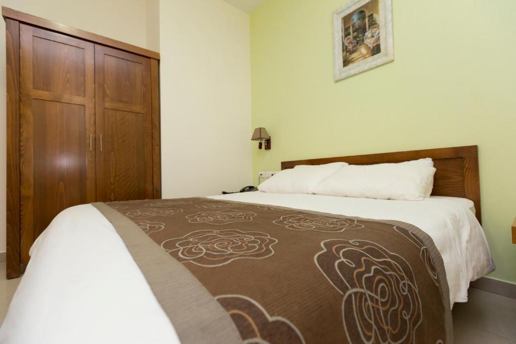 Angel Hotel Bethlehem Room photo