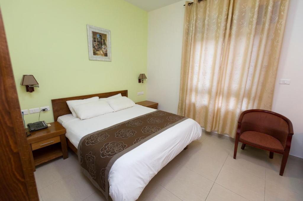 Angel Hotel Bethlehem Room photo